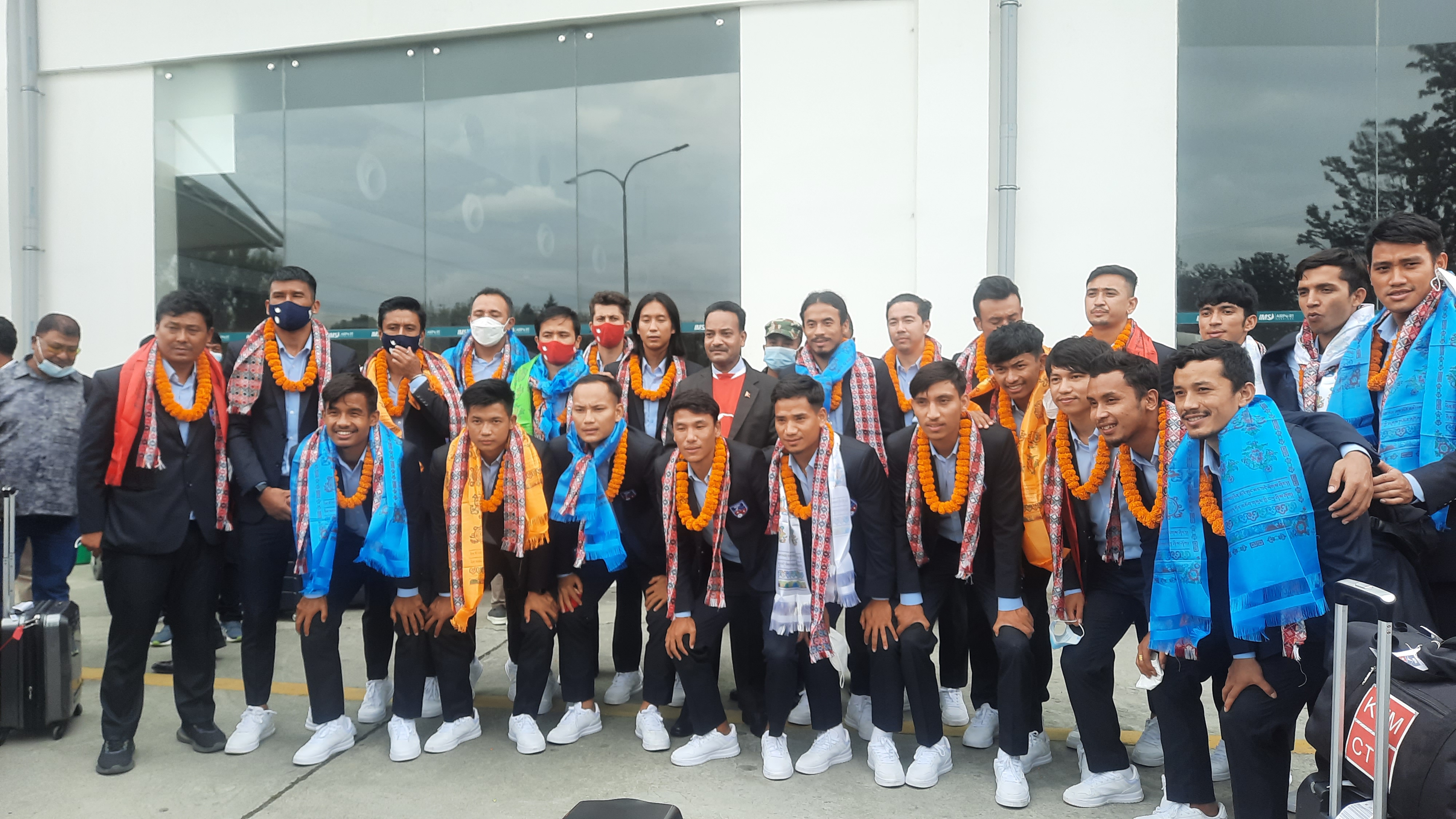साफ उपविजेता नेपाली टिम स्वदेश फिर्ता, फ्यानले भव्य स्वागत (फोटो फिचर )
