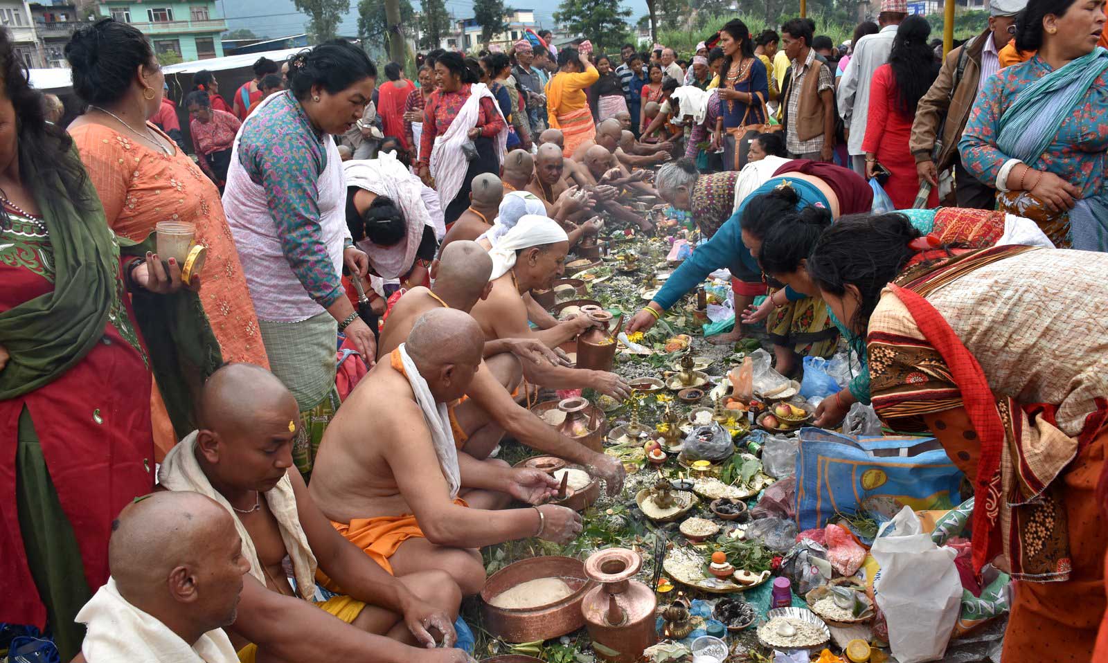 गोकर्णेश्वरमा पिण्डदान गर्नेको भीड