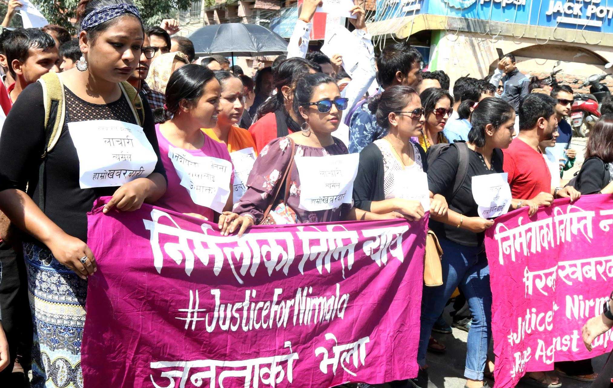 सरकारले  ५० दिन बितिसक्दा पनि निर्मलाको हत्यारा पत्ता लगाउन सकेन, न्याय माग्दै काठमाडौंमा प्रदर्शन