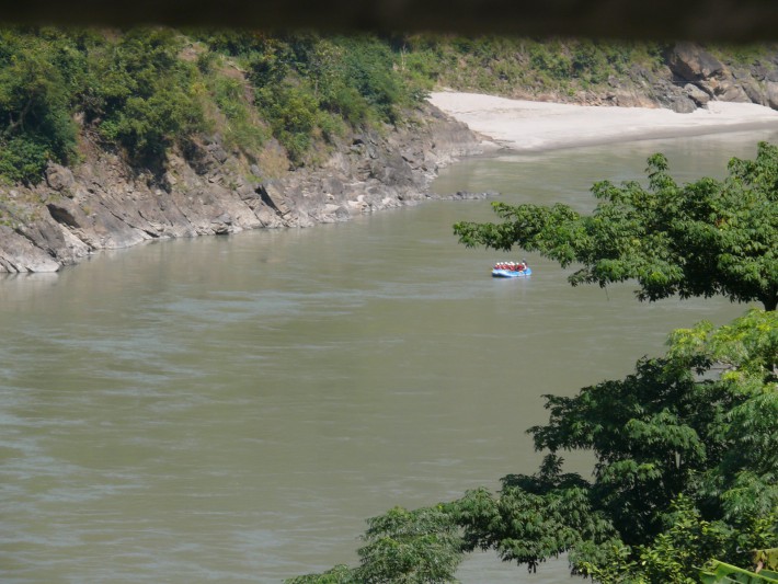 त्रिशूली नदीको जलयात्रा व्यवसाय सङ्कटमा