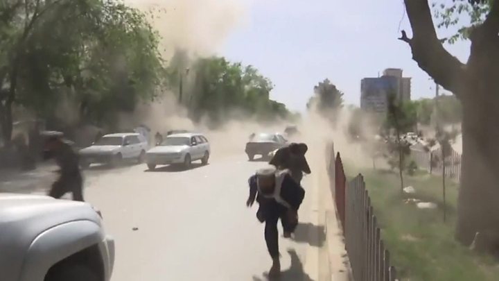 अफगान राष्ट्रपतिका सहयोगीको कार्यलयमा आक्रमण, बीसको मृत्यु
