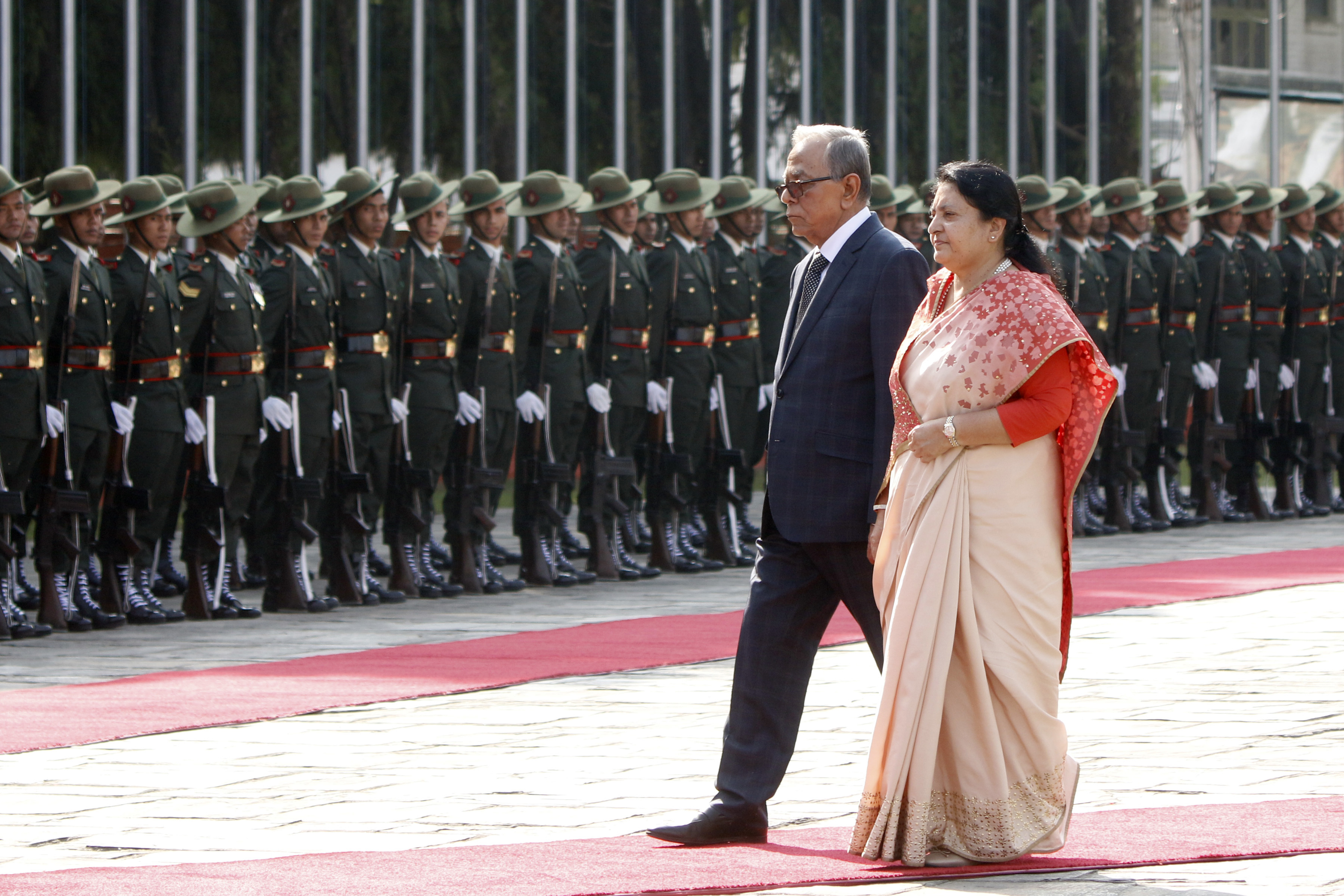 तस्बिरमा हेर्नुहोस बङ्गलादेशका राष्ट्रपतिको स्वागत,विमानस्थलमा अवतरण  देखि २१ तोपको सलामी सम्म