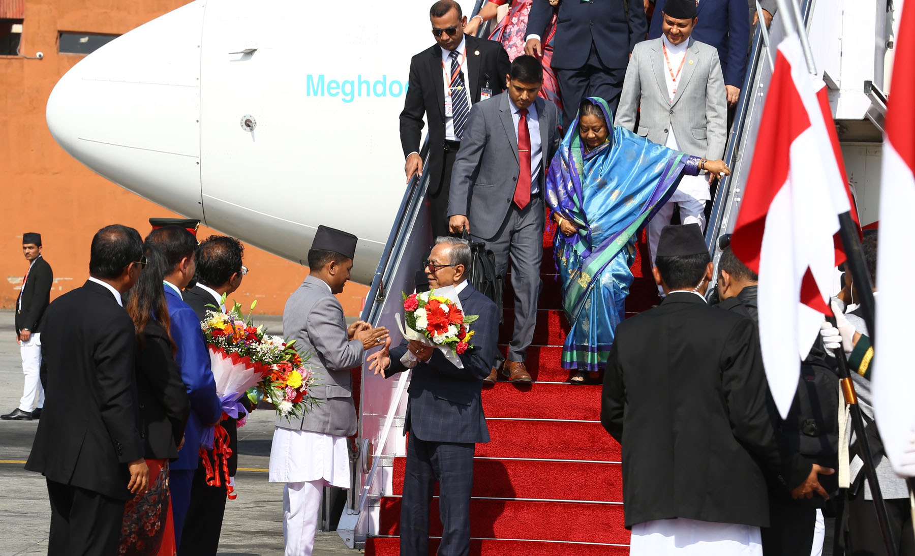 बङ्गलादेशका राष्ट्रपति हमिद काठमाडौंमा,राष्ट्रपति भण्डारीले गरिन स्वागत