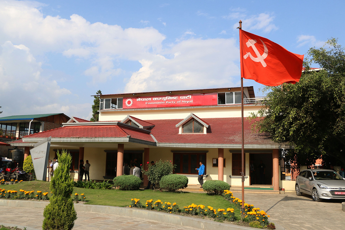 नेपालको नयाँ नक्सा सार्वजनिक गराउँदै  नेपाल कम्युनिष्ट पार्टी