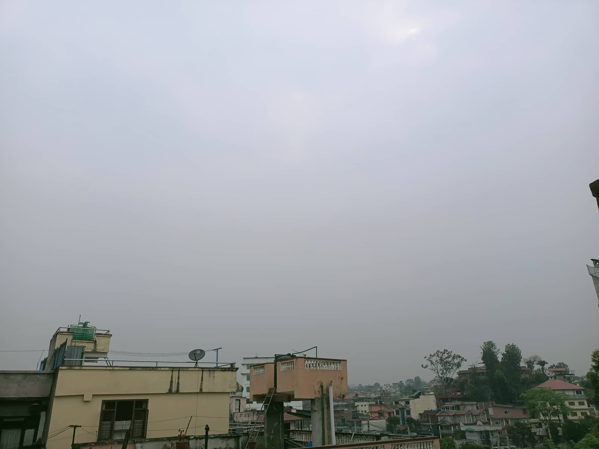 काठमाडौंमा बिहानैदेखि तुवाँलोः‘आज र भोलि काठमाडौंको मौसममा खासै सुधार नहुने’