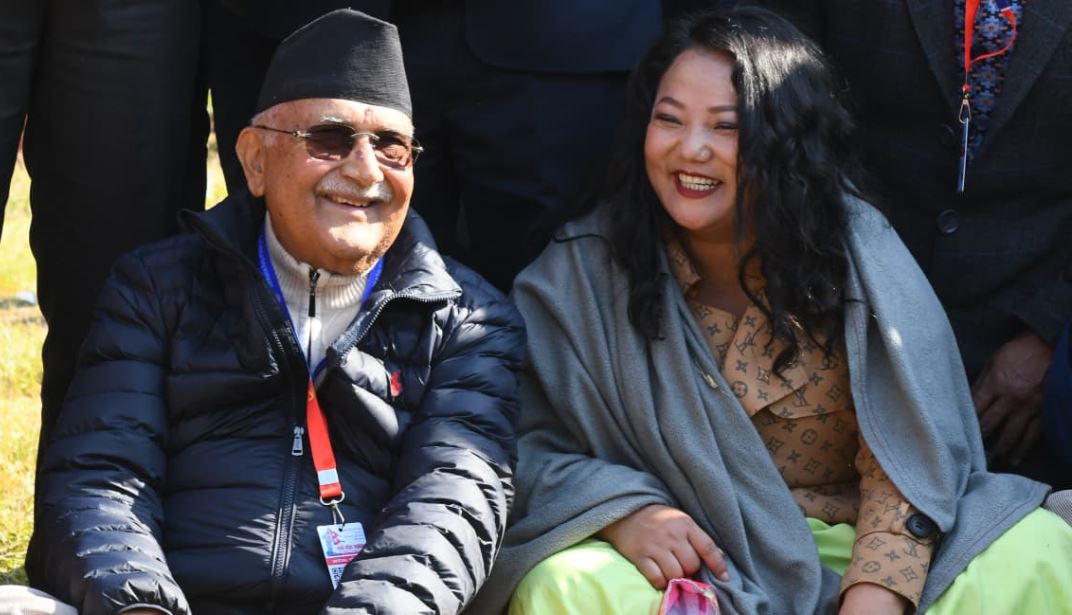 एमाले महाधिवेशनमा ज्योति मगरसँग देखिए ओली  (तस्बिरहरू)