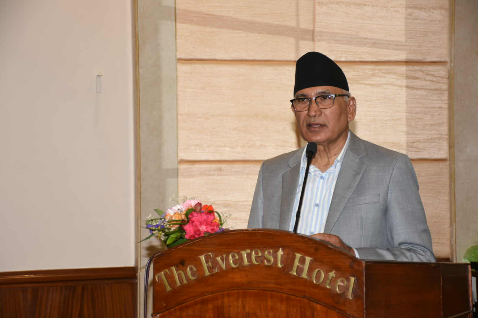 विद्युतको खपत बढाउनकोलागि ईभीको करलाई स्थिर राखेका हौंः अर्थमन्त्री विष्णु पौडेल