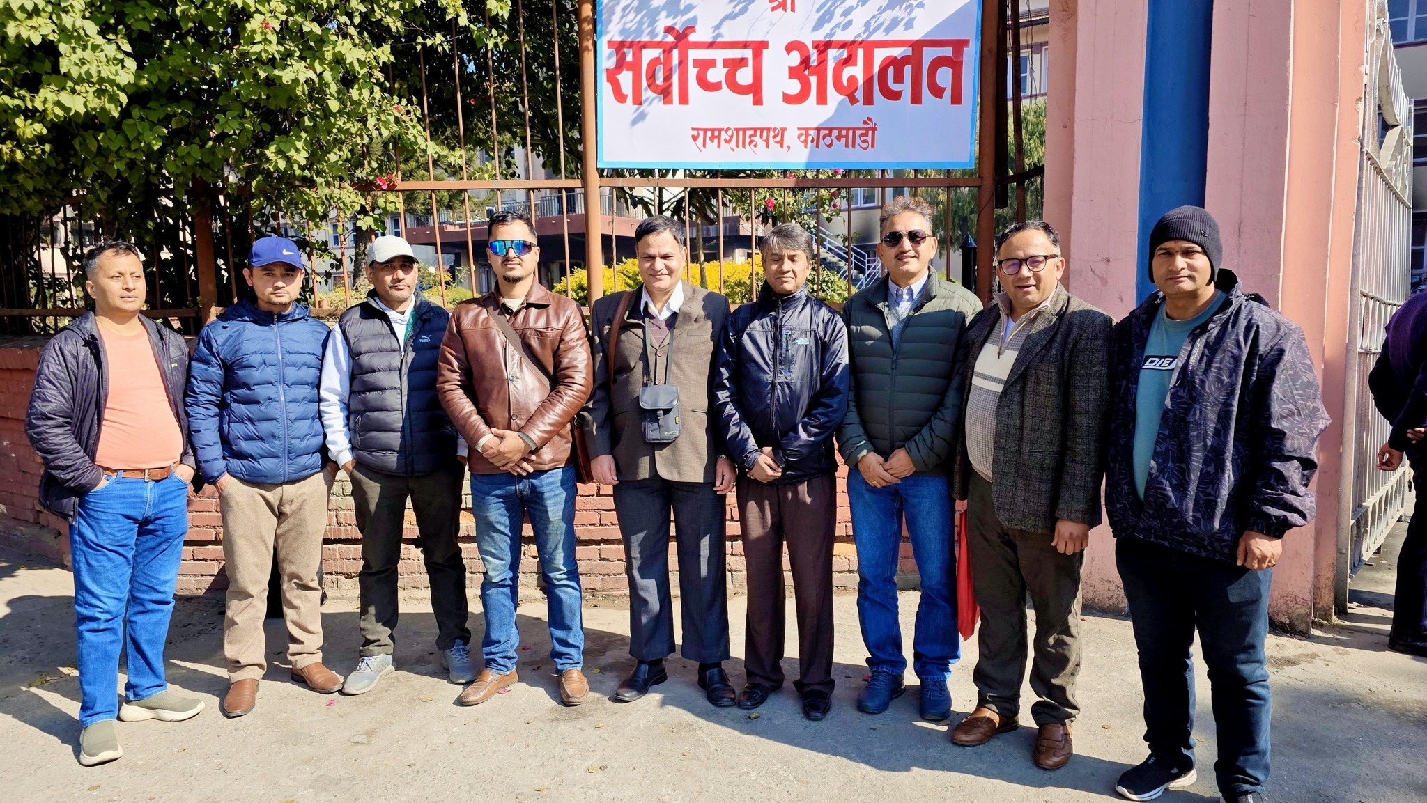 लगानीकर्ताकाे हकहित विरुद्धकाे रिट दरपीठ, दरपीठ विरुद्धकाे निवेदन सर्वोच्चमा दर्ता