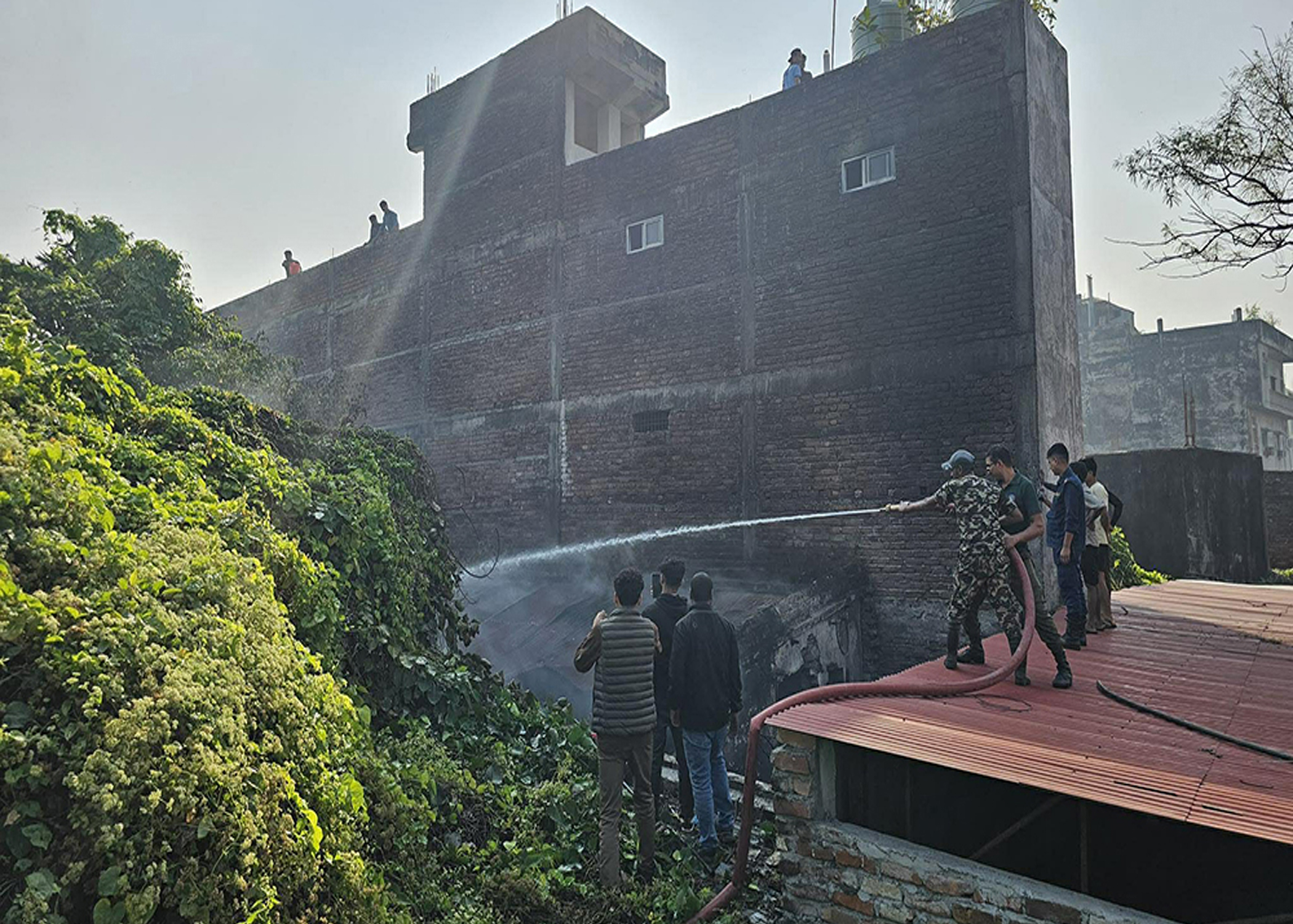 विराटनगरको मुख्य बजारमा आगलागी, नियन्त्रणको लिन प्रयास जारी