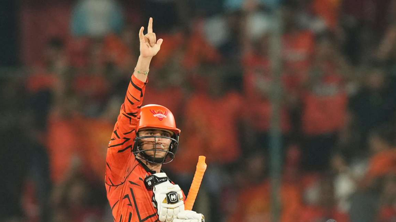 आइपिएल क्रिकेट : हैदराबादको शानदार जित, अभिषेकको शतक