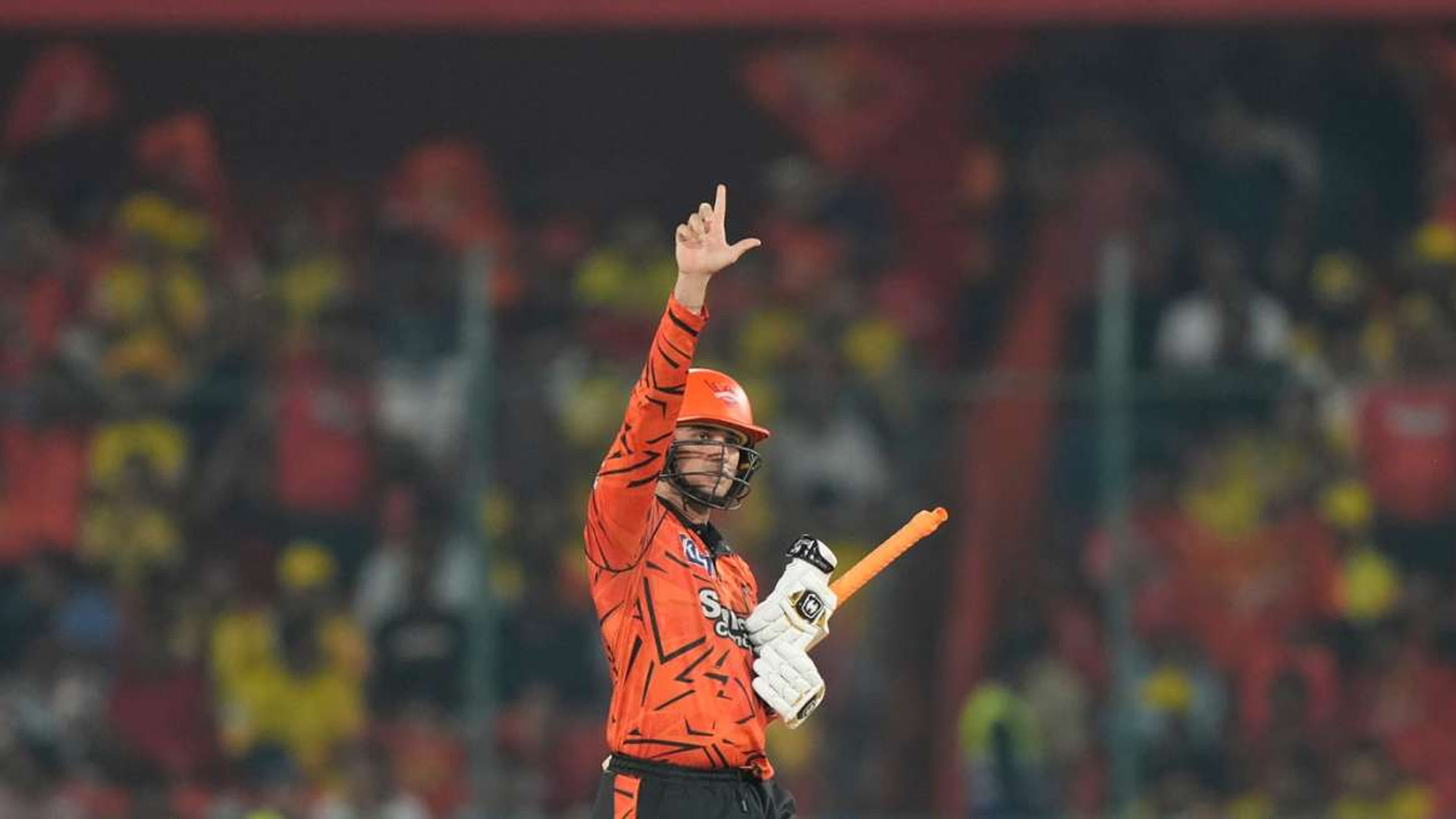 जेन्नई पराजित, हैदराबाद १० रनले विजयी