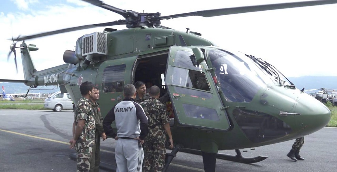 निर्वाचन सुरक्षाको लागि हेलिकप्टरबाट गस्ती गर्दै आर्मी