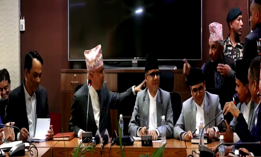 अर्थमन्त्रीको पदभारमा जंगिदै शालिकरामले भने– तपाइलाई हामी आन्दोलनबाट मन्त्री बन्नु भएको हो, कुरा सुन्नुहाेस्