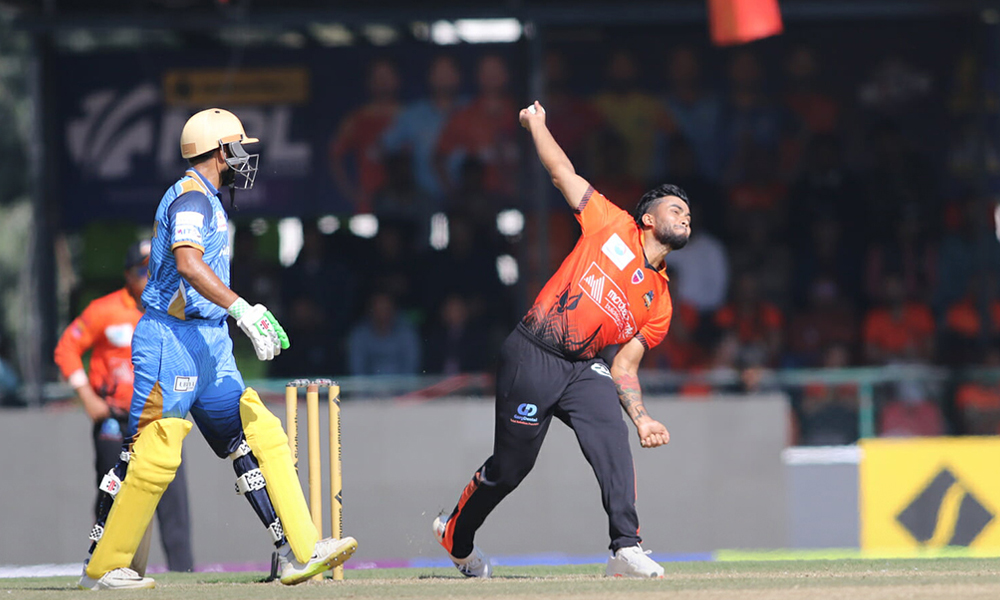 चितवनलाई पहिलो सफलता, सैफ अलीले लिए विकेट