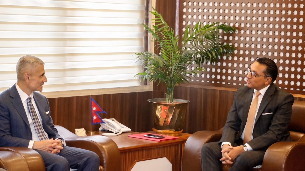 अर्थमन्त्री वाग्ले र अमेरिकी सहायक विदेश मन्त्री कपूरबीच भेट, सहकार्य र लगानीबारे छलफल