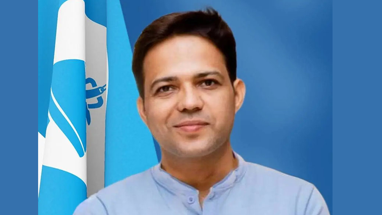 शंकर पोखरेललाई हराउँदै रास्वपाका विपिन आचार्य विजयी