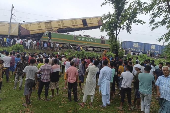 दार्जिलिङमा रेल दुर्घटना: मृत्यु हुनेको संख्या १५ पुग्यो