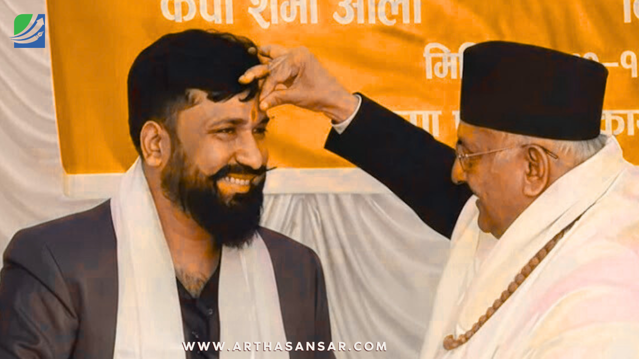 सेयर बजारका चर्चित लगानीकर्ता दिपेन्द्र अग्रवाल एमाले प्रवेश, अध्यक्ष ओलीद्वारा च्यासलमा स्वागत