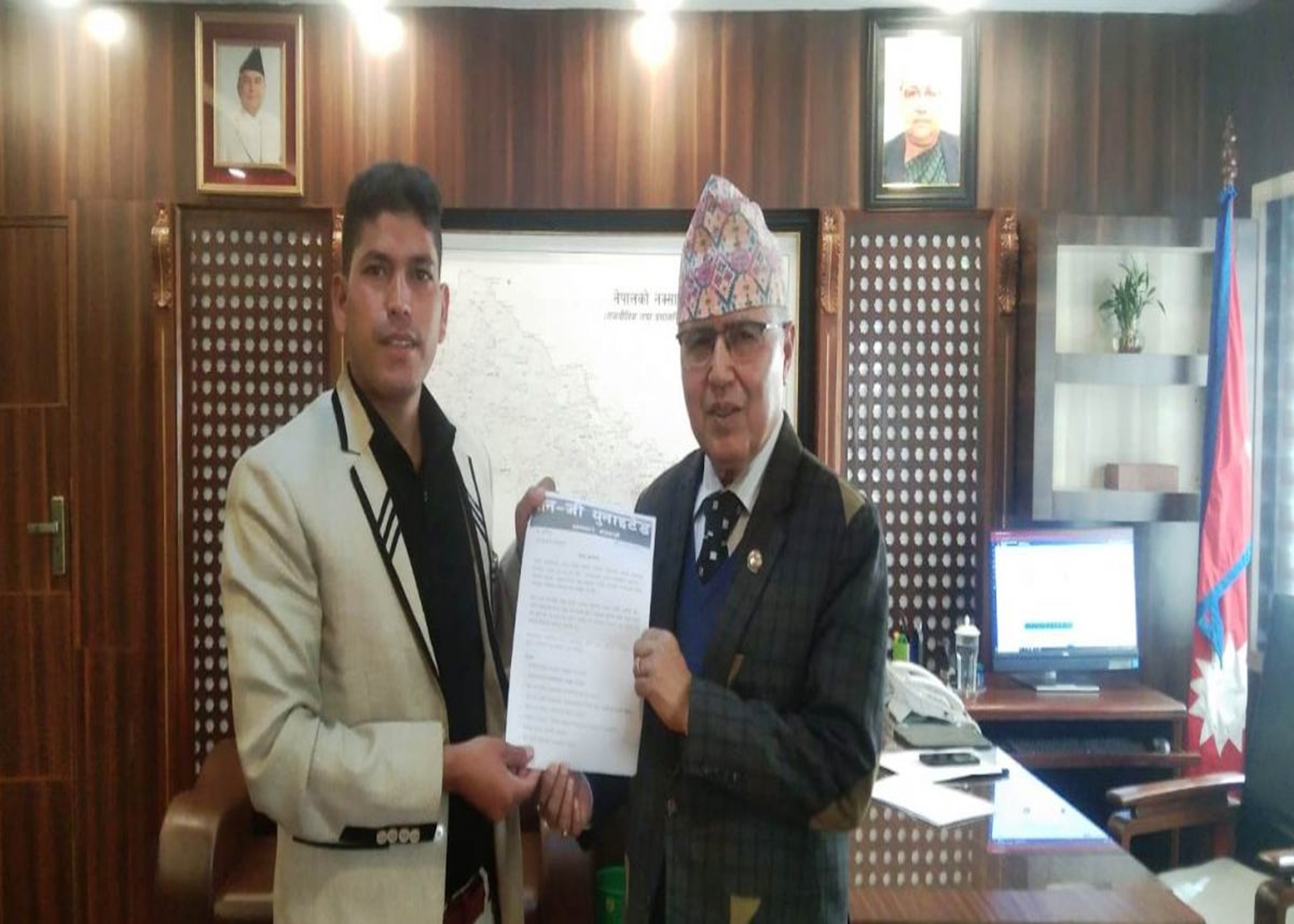 गभर्नर पौडेललाई बर्खास्त गर्न जेनजी युनाइटेडले माग, अर्थमन्त्रीलाई बुझायो ज्ञापन पत्र