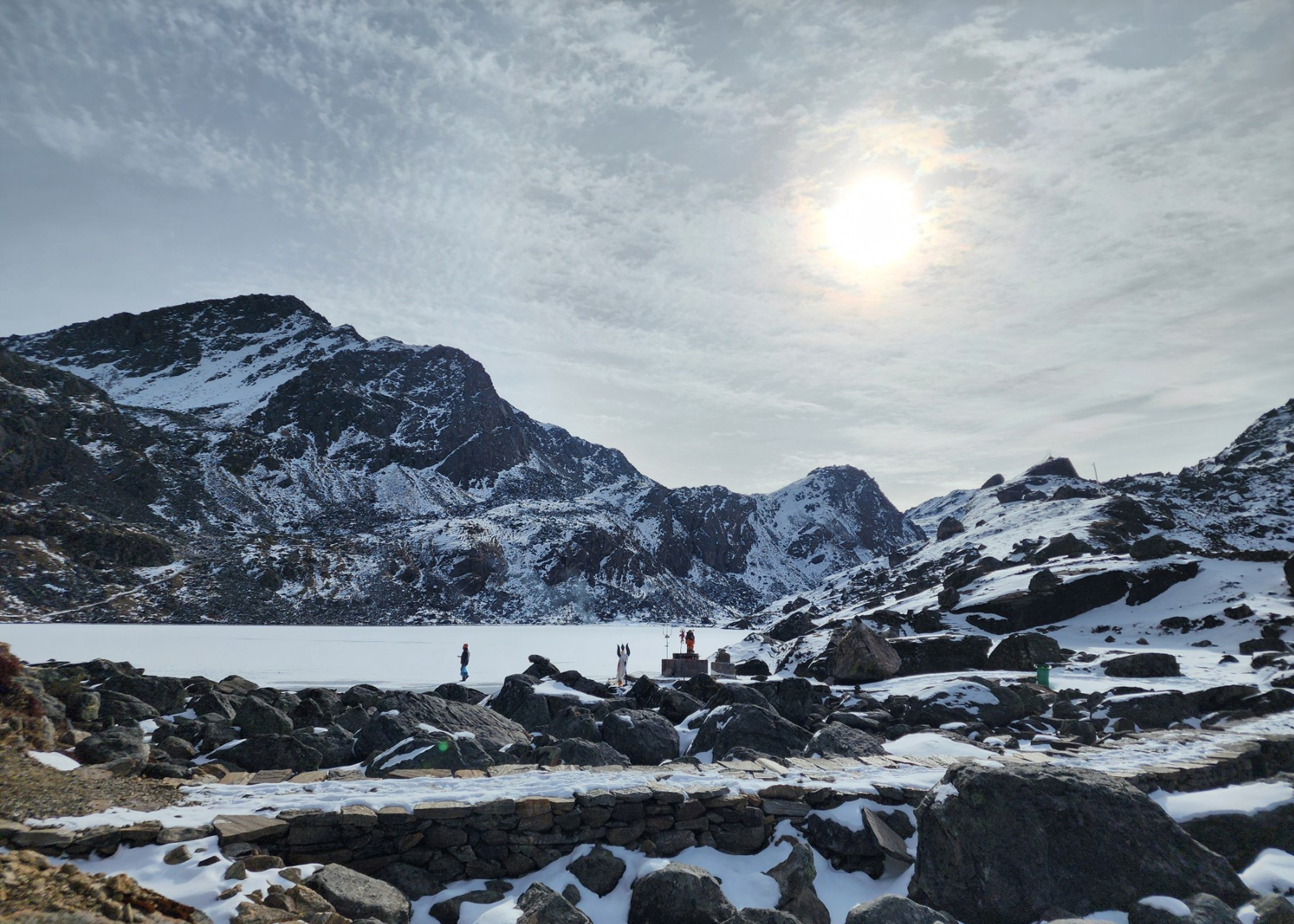 गोसाइँकुण्डमा बरफ जमेपछि सावधानी अपनाउन आग्रह