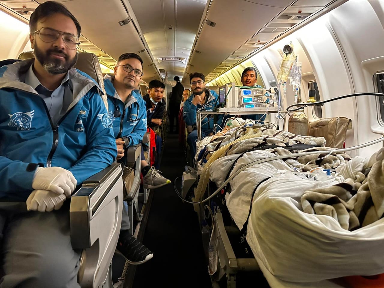 विशेषज्ञ टोलीद्वारा 'मेडिकल स्कर्टिङ' गरि पाइलट सेढाईंको थप उपचारका लागि भारत लगियो