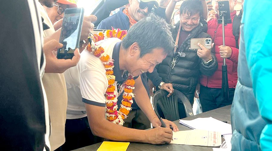 हर्क साम्पाङले गराए मनोनयन दर्ता