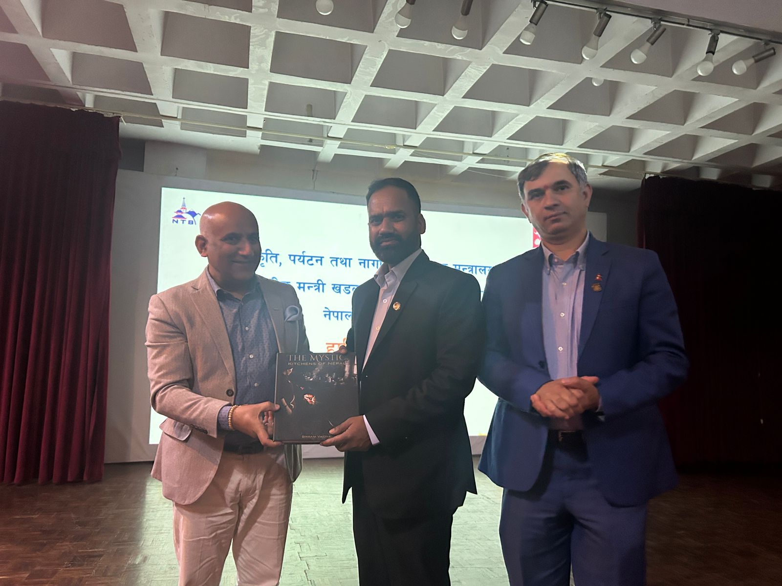 पर्यटन क्षेत्रमा सुधार आवश्यक छ - पर्यटनमन्त्री पौडेल