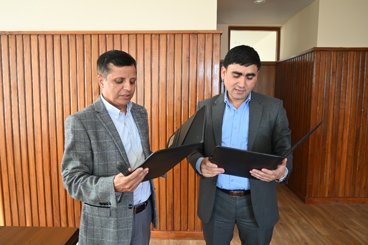 राष्ट्रिय जीवन बीमा कम्पनीका अध्यक्ष अर्यालले लिए शपथ