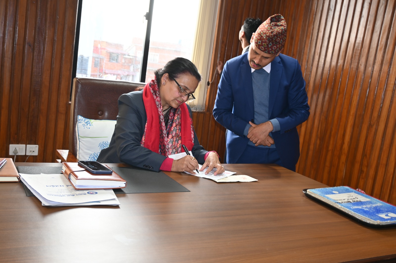 अध्यक्ष पौडेलबाट पदभार ग्रहण