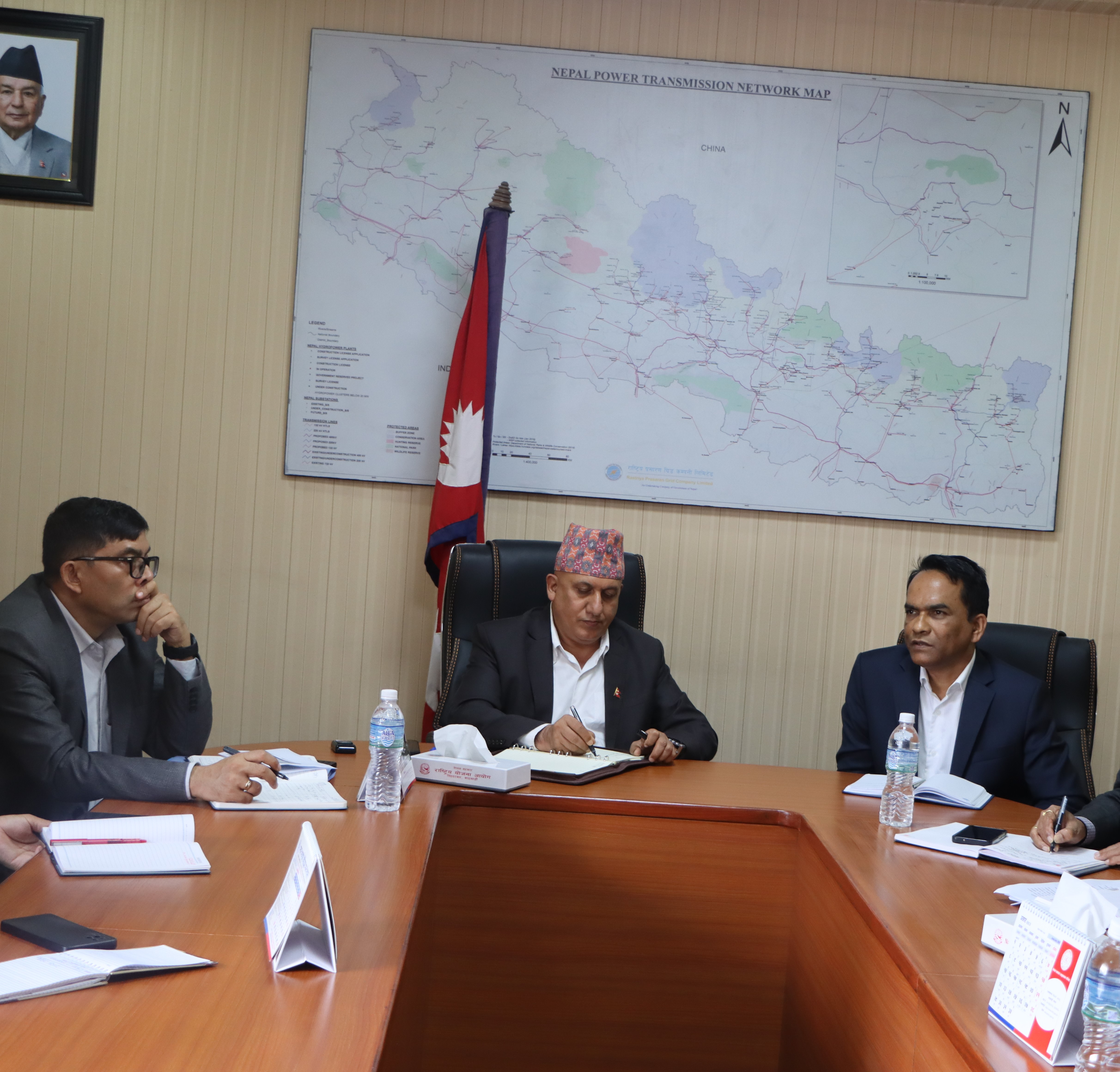 योजना आयोगकका उपाध्यक्ष र गभर्नर बीच भेट, मौद्रिक नीति र वित्त नीतिमा सामञ्जस्यता कायम गर्ने विषयमा छलफल