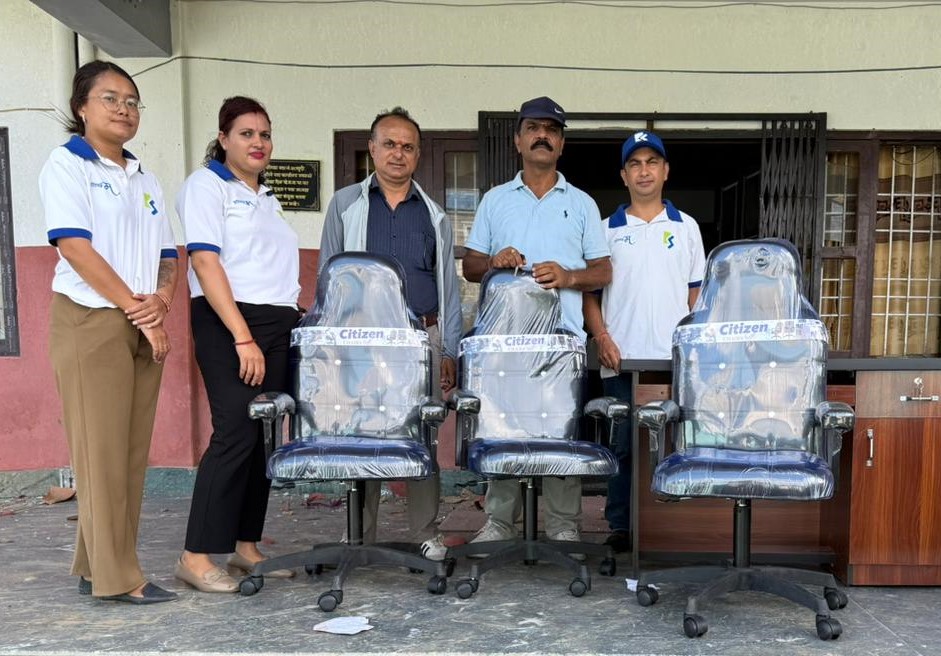 पोखरा–३० वडामा कामना सेवा बैंकको हातेमालो: टेबल–कुर्सीसहित उपकरण हस्तान्तरण