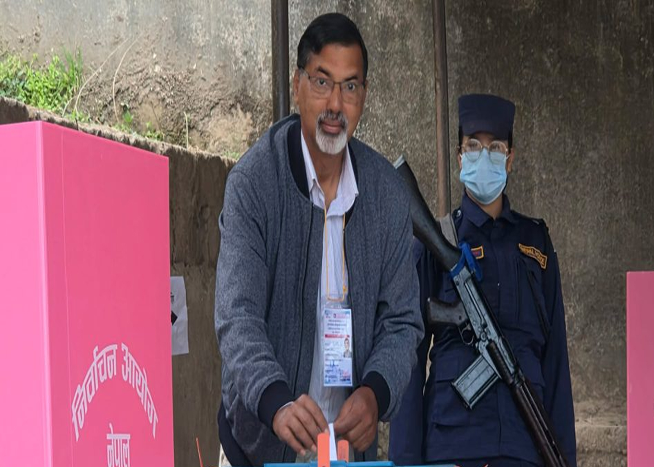 जनार्दन शर्माले गरे रुकुमपश्चिमबाट मतदान