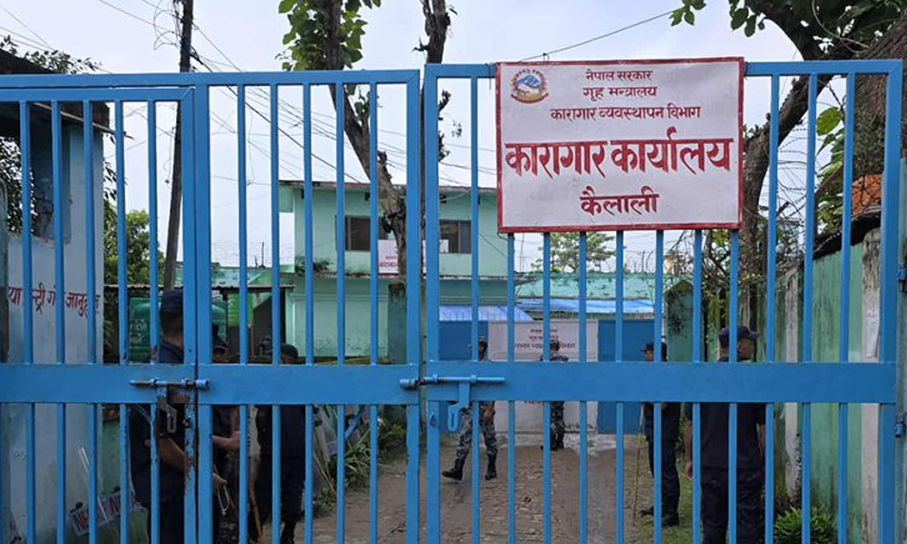कैलाली कारागारका सबै कैदीबन्दी निस्किए