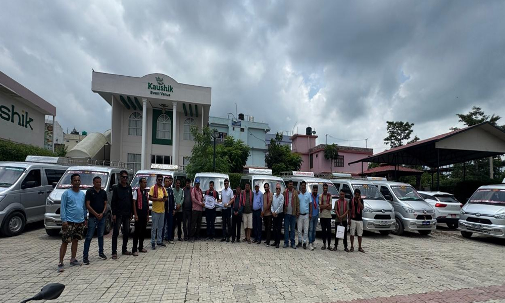 शशीला मोटर्सले सुर्खेतमा गर्‍यो १९ वटा ‘किटोन’ माइक्रो भ्यान हस्तान्तरण