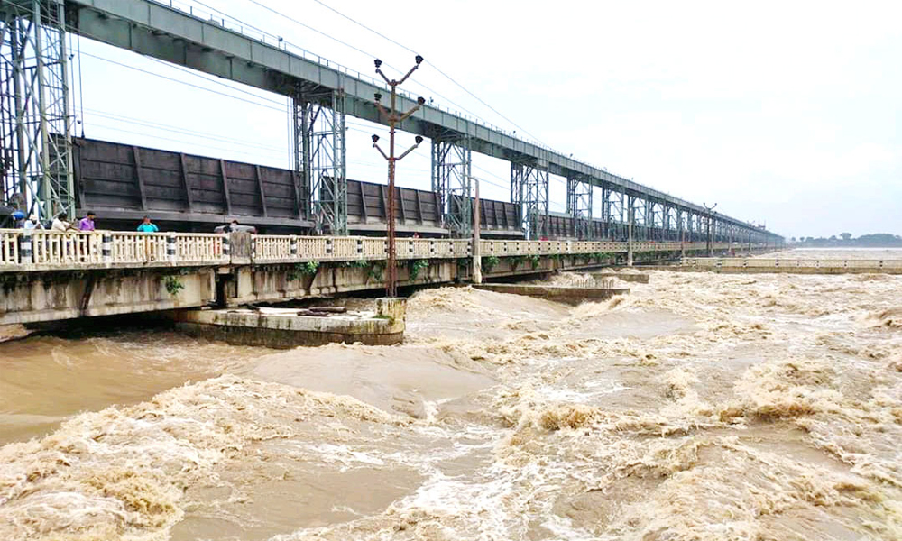 सप्तकोशी नदीको पानीकाे सतह बढ्दै, व्यारेजका सबै ५६  वटै ढोका खोलिए