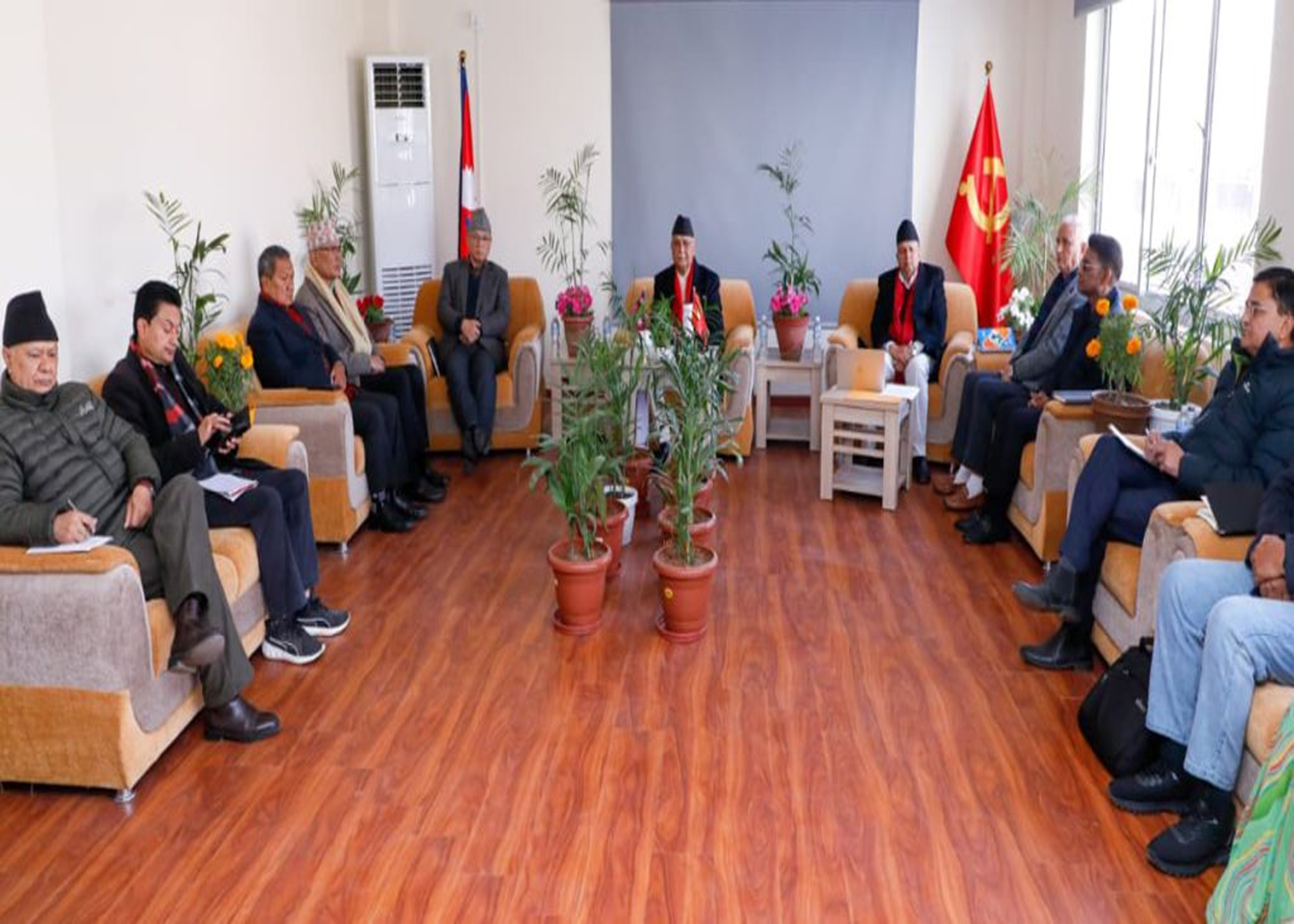 एनजीओको एजेन्डा बोक्ने र दाग लागेकाहरू एक भएका छन् - ओली