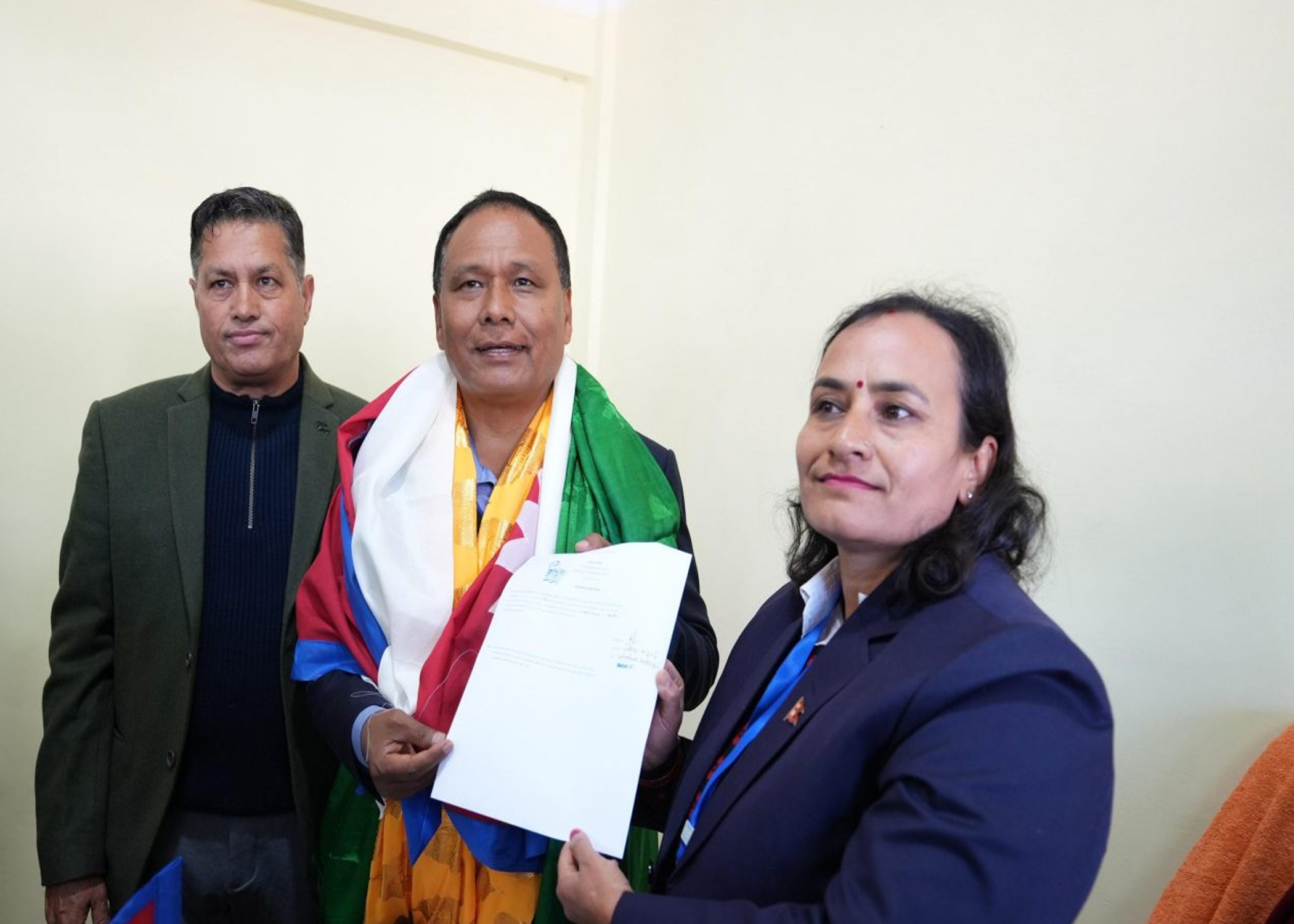 काठमाडौं–३ मा कुलमानले गराए उम्मेदारी दर्ता