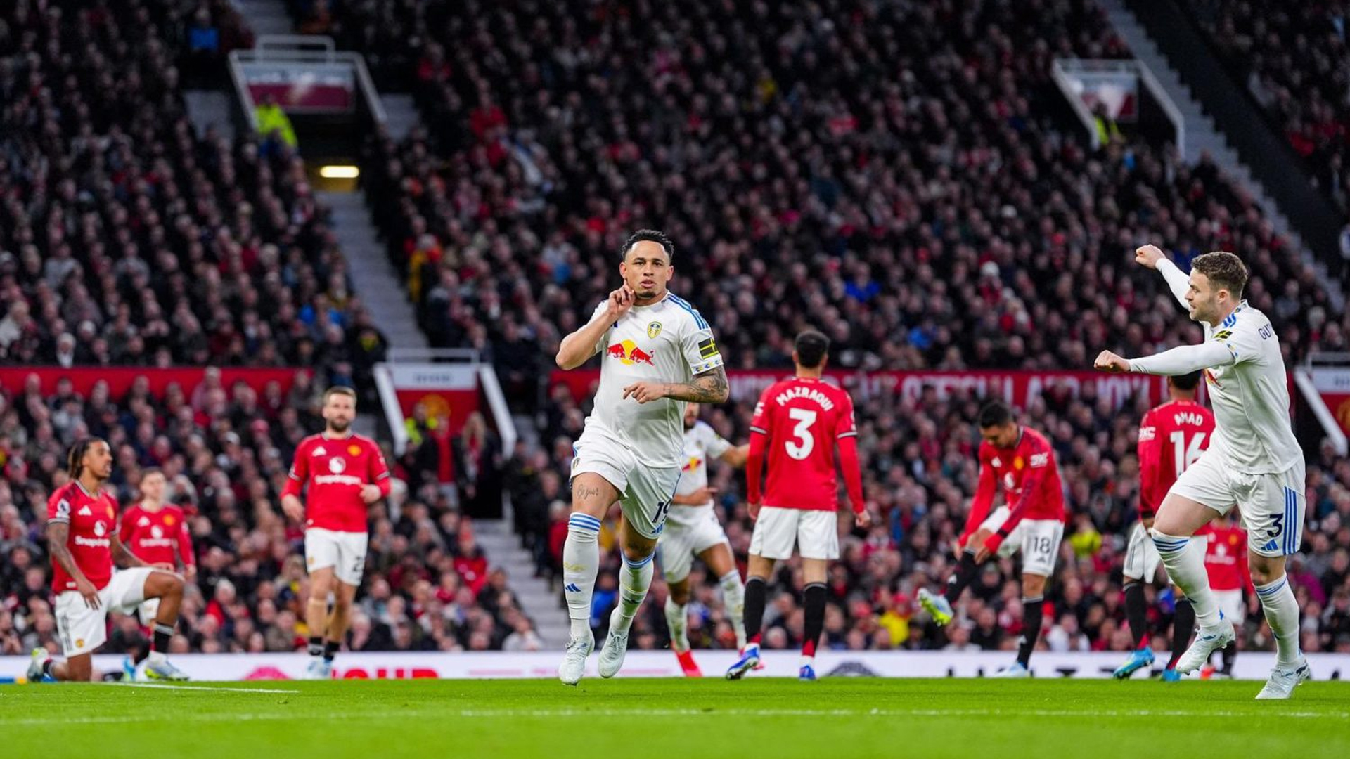 लिड्ससँग म्यानचेस्टर युनाइटेड पराजित