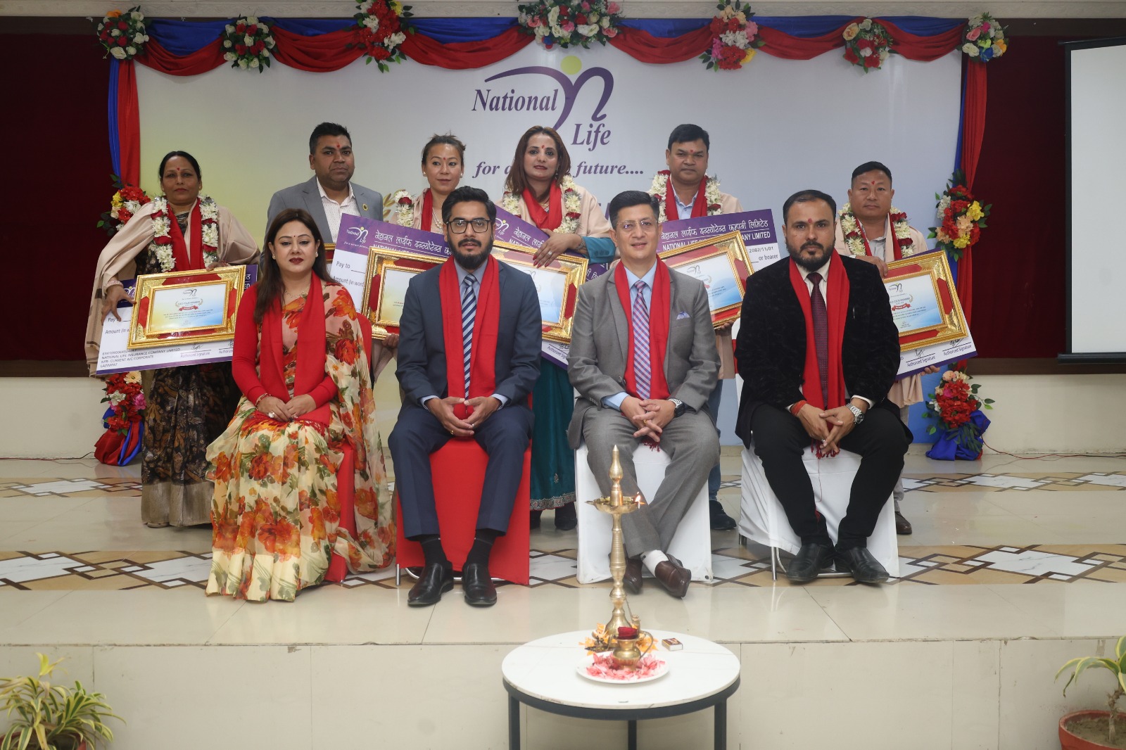 नेशनल लाईफद्धारा मधेश प्रदेशका सीईओ क्लब सदस्यहरु सम्मानित