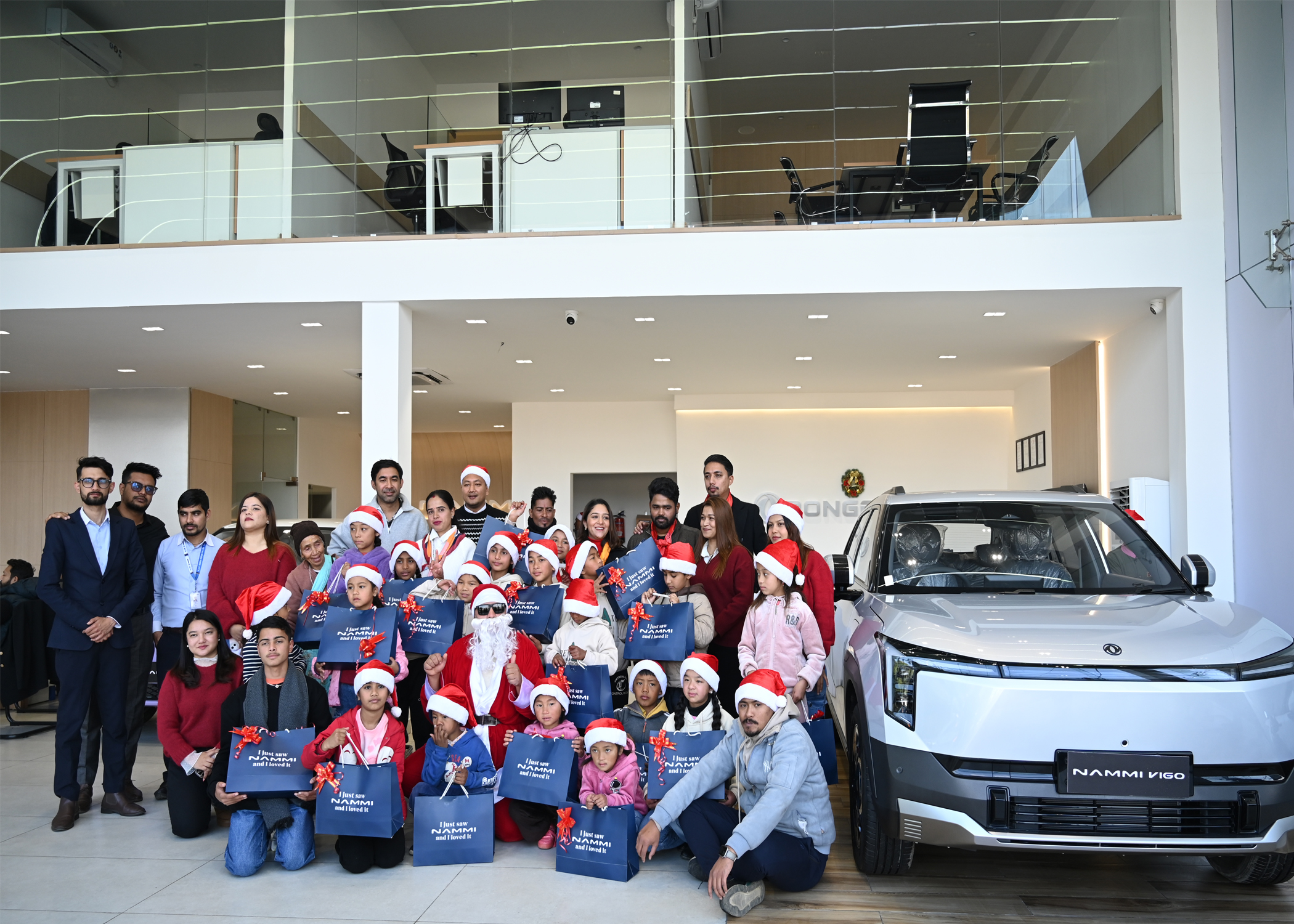 मुस्कान छर्दै नामी: सहाराइन्टरनेशनल नेपाल चिल्ड्रेन होमका बालबालिकाले गरे शोरूमको भ्रमण