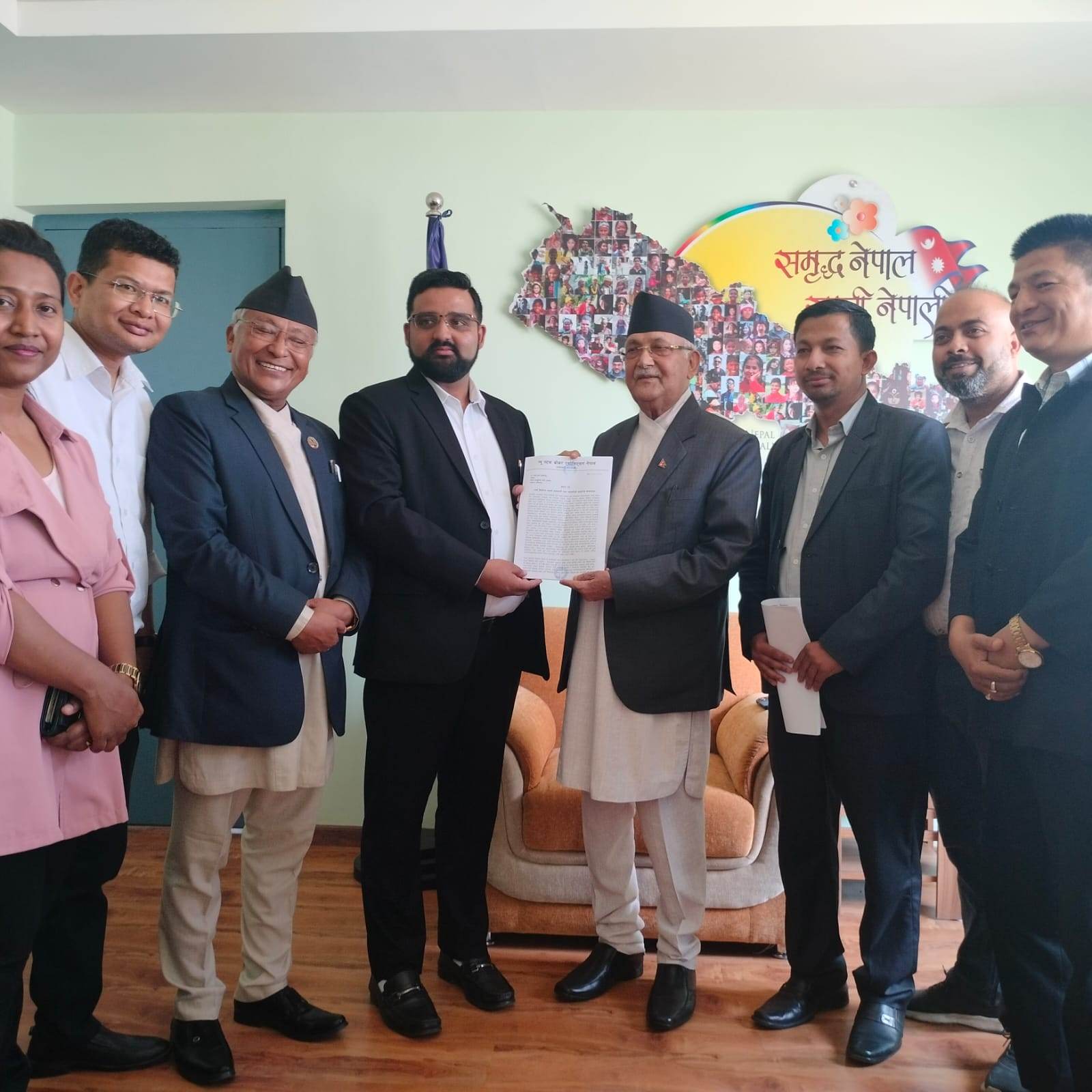नयाँ ब्रोकरका सञ्चालकले भेटे ओली, ब्रोकर लाईसेन्स खुलाउन पार्टीको ध्यानाकर्षण