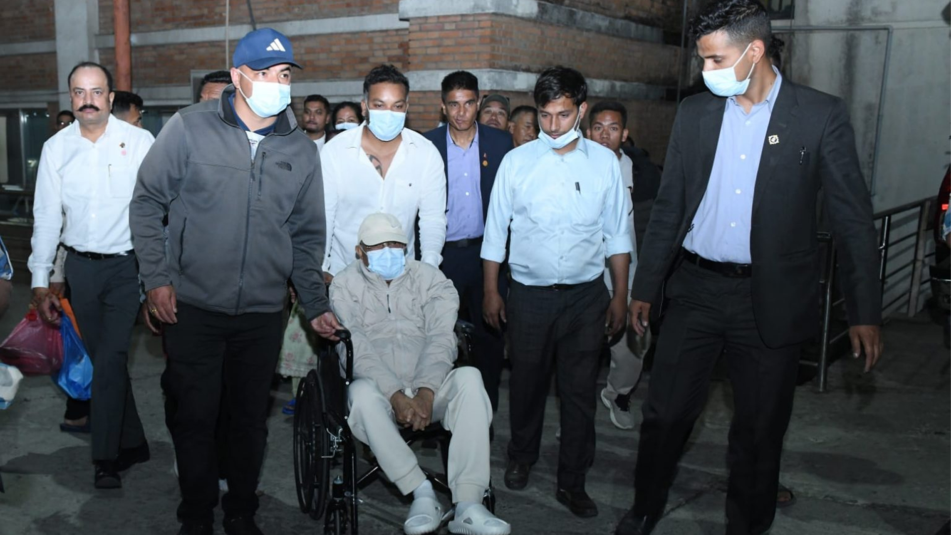 एमाले अध्यक्ष केपी शर्मा ओली अस्पतालबाट डिस्चार्ज