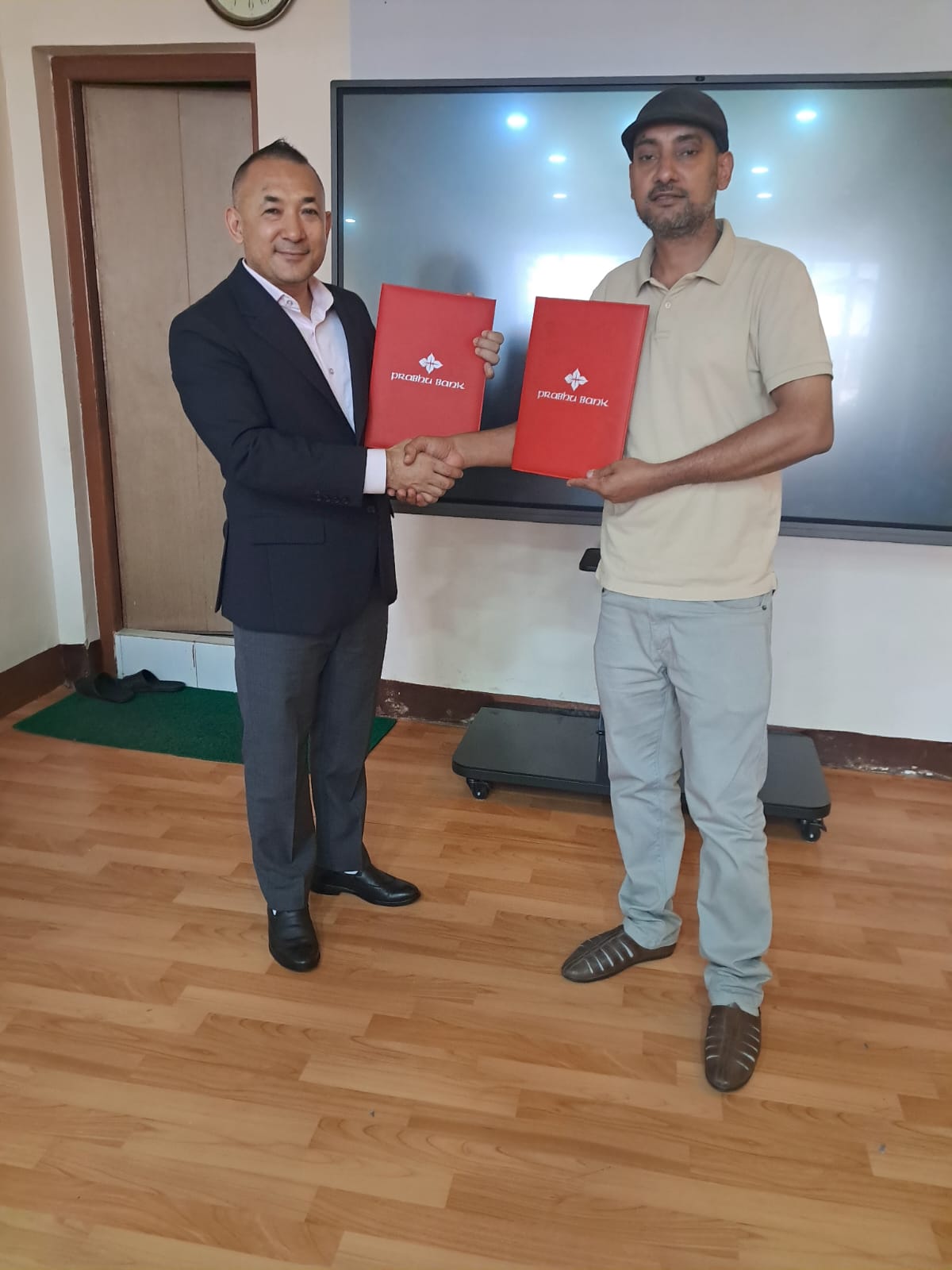 अन्नपूर्ण न्यूरो हस्पीटलमा प्रभु बैंकका ग्राहक र कर्मचारीलाई विशेष छुट