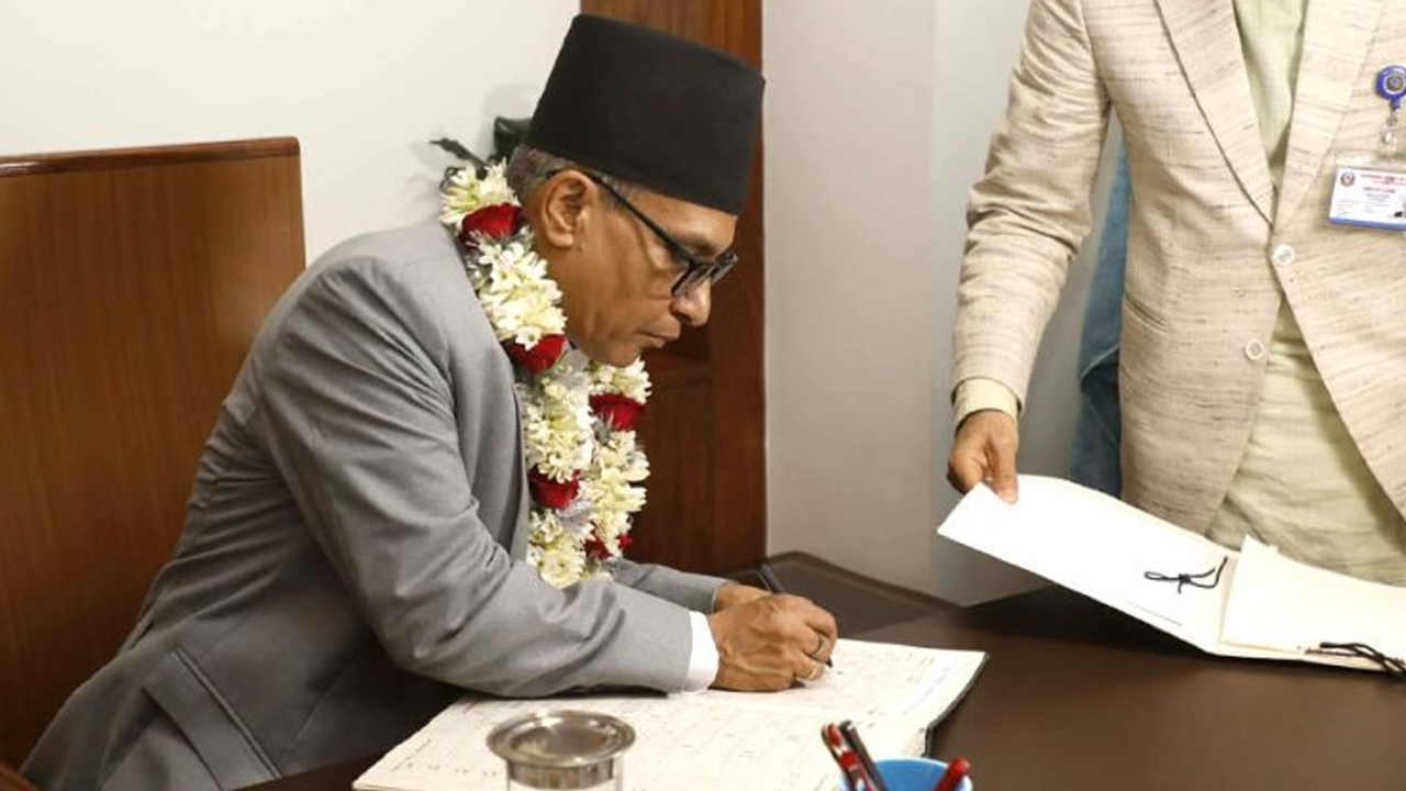 प्रधानन्यायाधीश शर्माले गरे पदभार ग्रहण