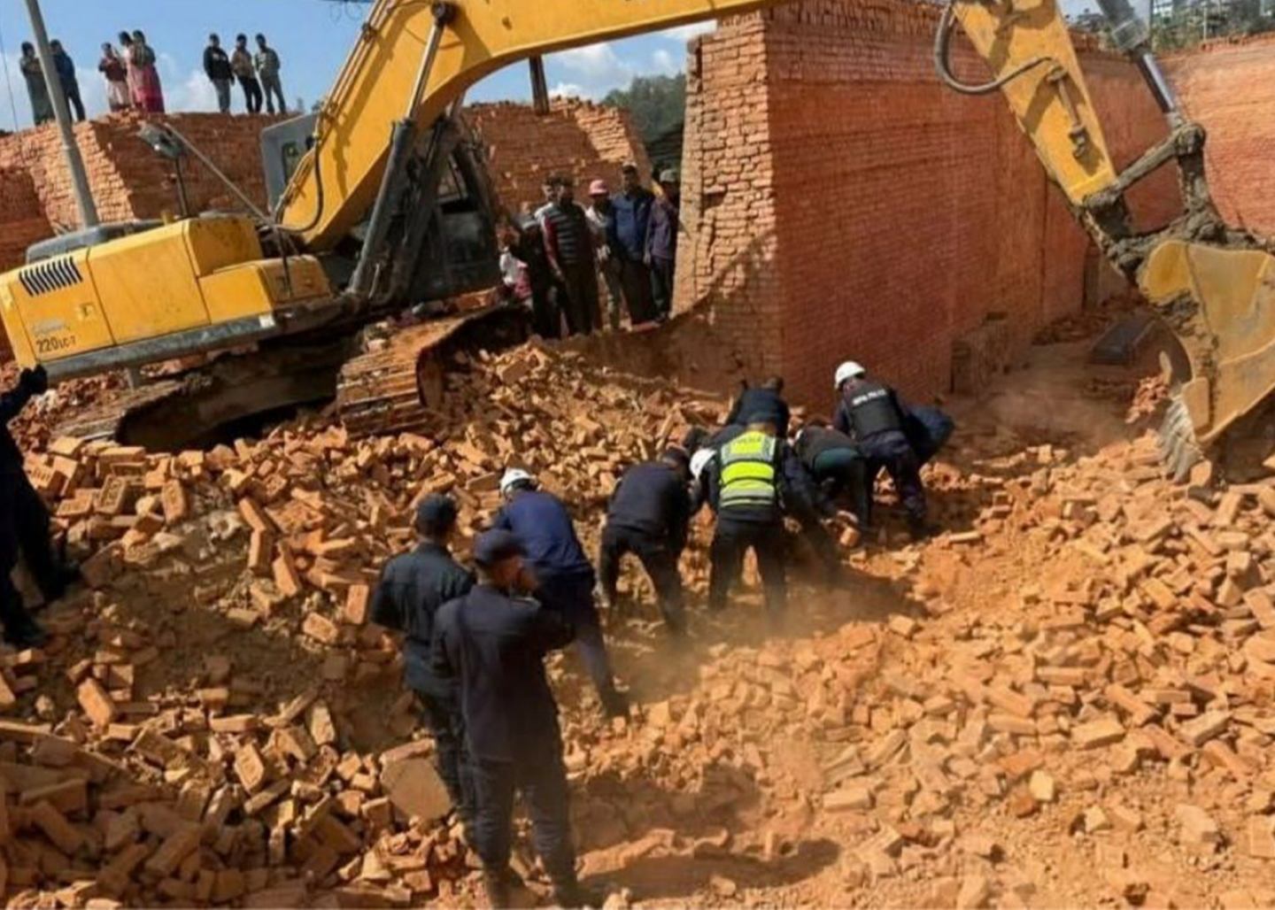 ललितपुरमा इट्टाभट्टाको पर्खाल भत्किंदा एक जनाको मृत्यु