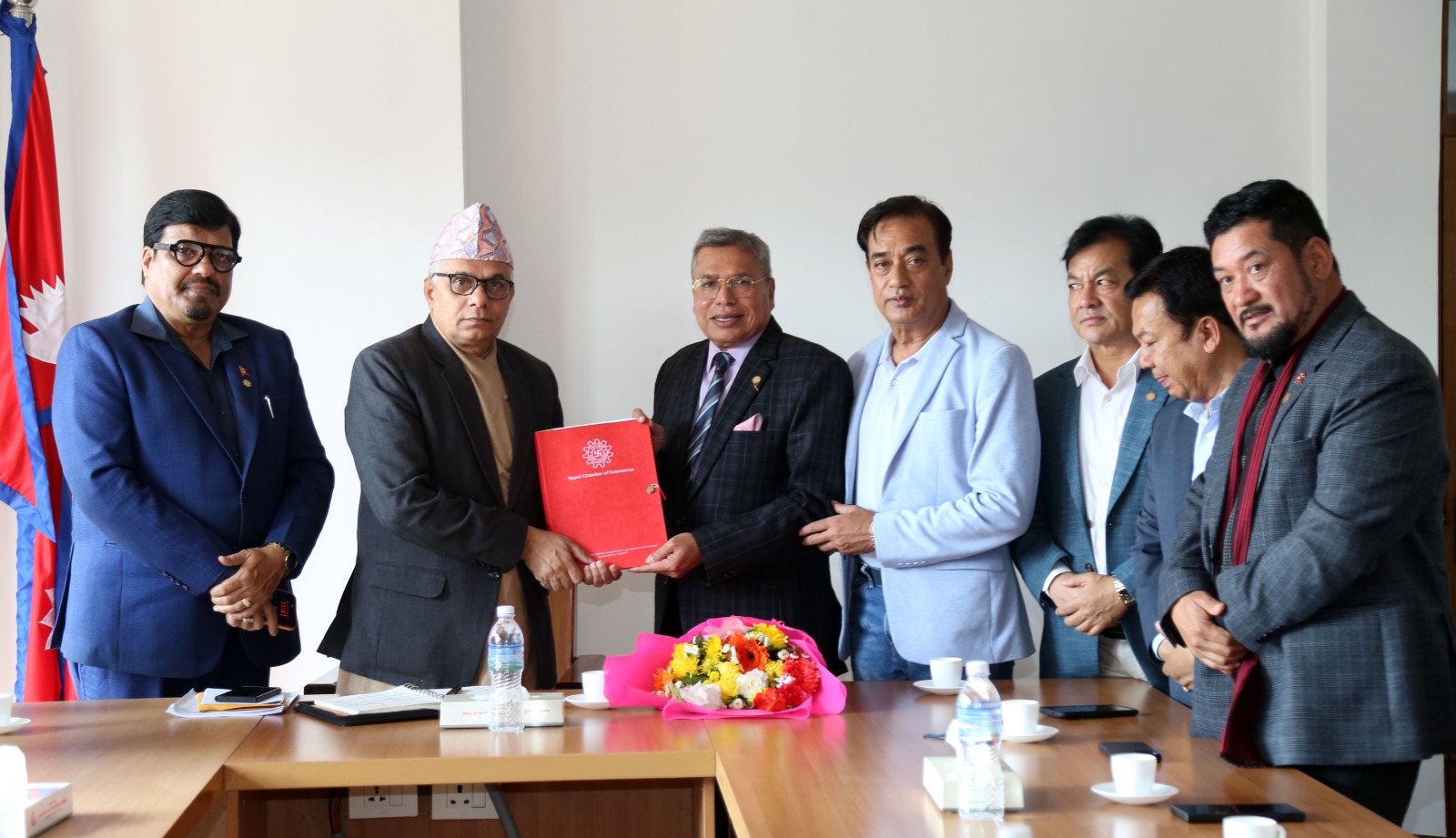 मुख्य सचिवसँग सुुरक्षाको प्रत्याभूूति र आर्थिक नीतिगत स्थायीत्वका लागि चेम्बरको आग्रह