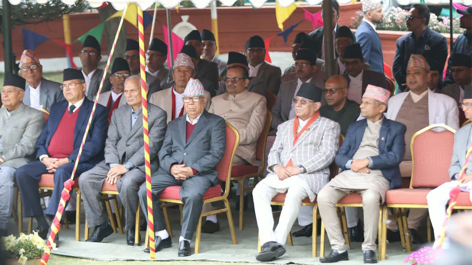 प्रधानमन्त्रीको शपथमा चार पूर्वप्रधानमन्त्री उपस्थित, ओली अनुपस्थित