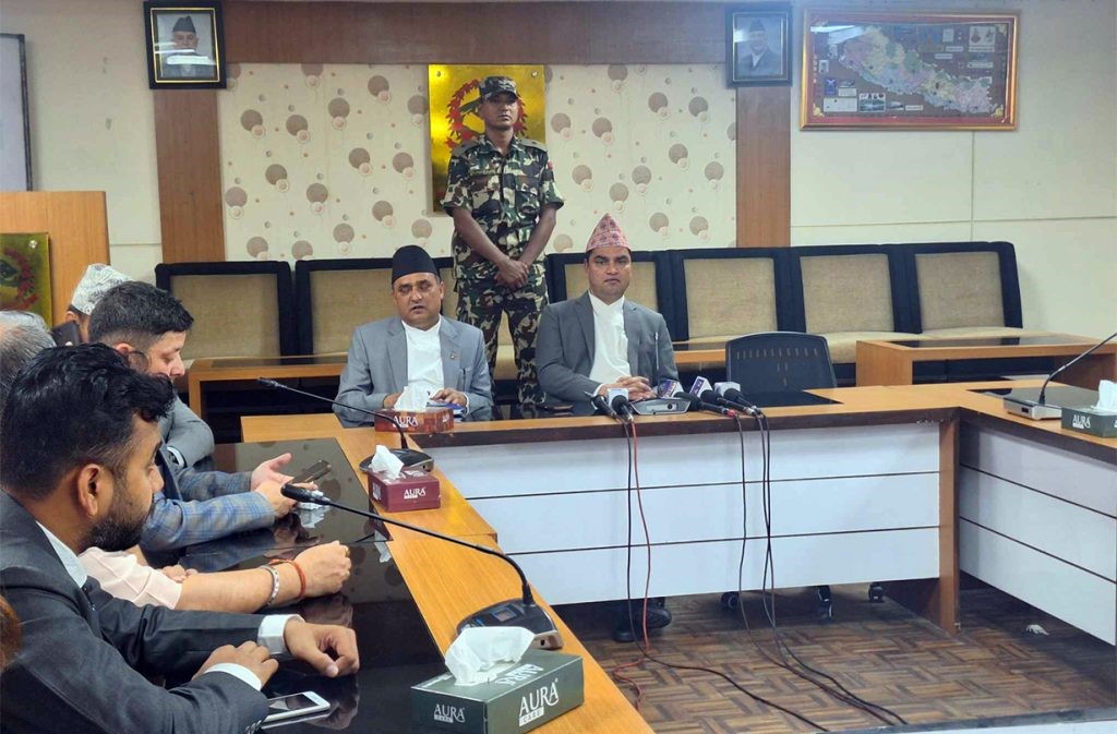 निजी मेडिकल कलेजको सम्बन्धन खारेज गर्ने स्वास्थ्यमन्त्रीको चेतावनी
