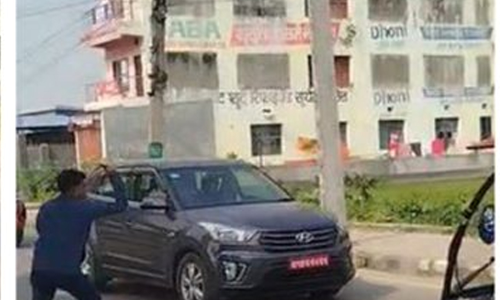 महेश बस्नेत सवार गाडीमा जेनजी युवाको रातो मसी