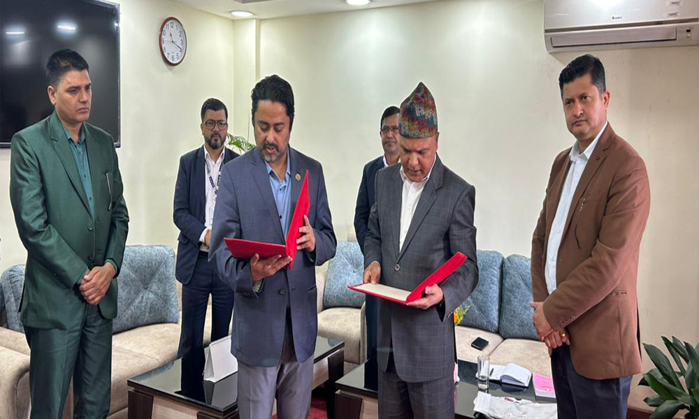 कामना सेवा विकास बैंकका अध्यक्ष आचार्यले गरे सपथ ग्रहण